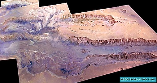 Grote attracties van de aard van het zonnestelsel: de Grand Canyon van Colorado en de Grand Canyon van Mars