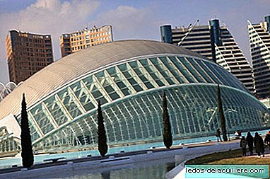 Until June 16, entering l'Hemisfèric of the City of Arts and Sciences will only cost you 5 euros: they are anniversary