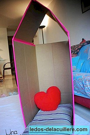 Make a toy house for your child with a cardboard box
