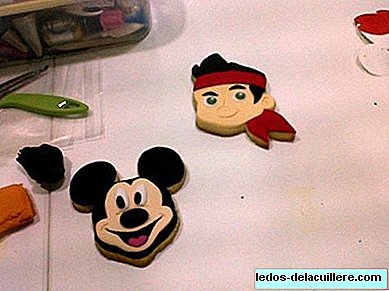 We have celebrated the 15th anniversary of Disney Channel learning to decorate cookies with plastichuche in Tartiland