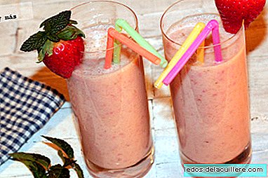 Snack today. Homemade strawberry and banana smoothie