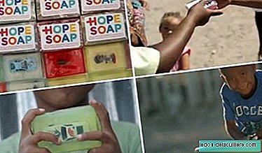 Sabun dengan mainan di dalam untuk mempromosikan kebersihan dan kebersihan di Afrika