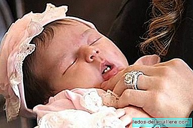 Le bébé qui a le plus de raisons de sourire: elle est née avec deux dents!