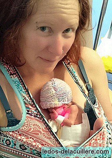 Bir sandviç çantasına koyarak kurtarılmış prematüre bebek