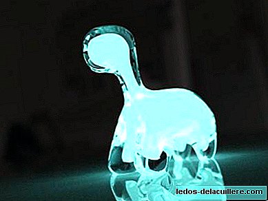 Biologia voi olla hauskaa: dino, dinosaurus, joka paistaa yöllä