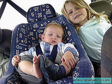 The DGT proposes that children up to 18 kilos travel in approved devices placed in the opposite direction to the march