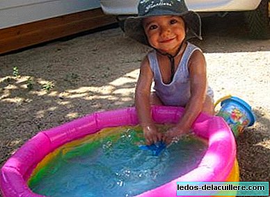 A baba képe: José Manuel a medencénél