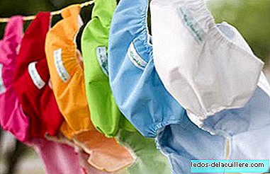 Cleaning cloth diapers