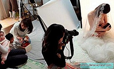 Profesionālās fotogrāfijas, kas baro bērnu ar krūti, Japānā kļūst modernas