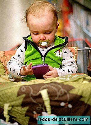 The new nannies: warn about the risk of using smartphones in babies and children