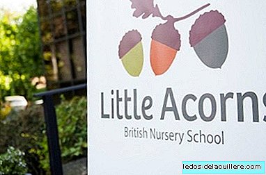 „Little Acorns“ yra britų mokykla, kurioje mokosi vietiniai mokytojai ir kuri apima „iPad“ nuo 12 mėnesių amžiaus