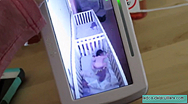 Прелестните близнаци, които "се преструват", че спят, когато чуят гласа на майка си (видео)