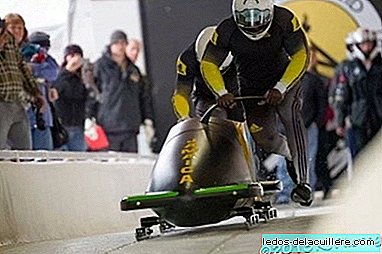 Jamaicans compete in bobsleigh in Sochi to the rhythm of "The bobsled song"