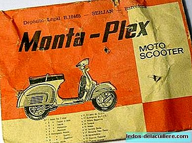 Montaplex envelopes filled with plastic objects to remember childhood