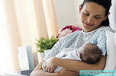 Mai mult de jumătate din spitalele din Madrid separă bebelușii de mamele lor