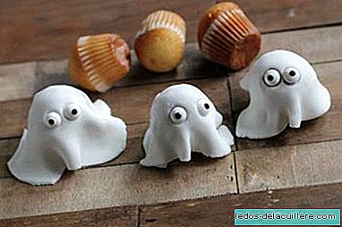 Petits gâteaux fantômes pour Halloween. Recette à faire avec les enfants