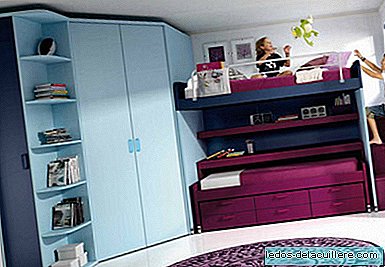 Večfunkcijsko pohištvo, v katerem sta dve postelji in več prostorov za shranjevanje otroških predmetov