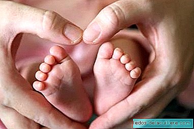 V Hongkongu se je rodil "noseči" dojenček