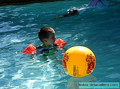 Svømmebassenger med barn: fordeler og sikkerhetstips for å nyte sommeren i dem