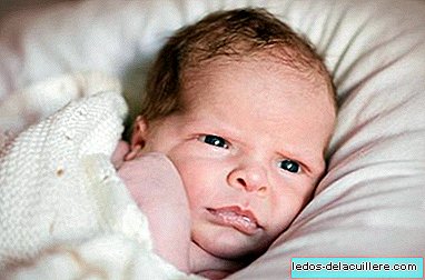 Por que os bebês têm olhos cinzentos?