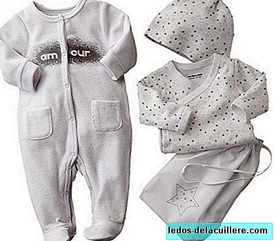 First time, what clothes are most suitable for a newborn?
