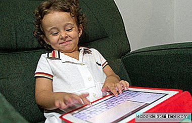 אילו סגנונות חינוכיים מאמצים הורים לגבי השימוש בטכנולוגיה בילדיהם?