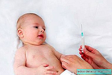 It is recommended to wait half an hour after vaccinating the child to detect possible allergies