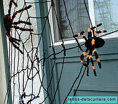 شرير (أو ليس كثيرا) خيوط العنكبوت لتزيين منزلك في عيد الهالوين