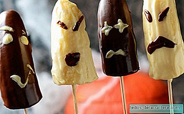 Are they bananas or are they ghosts? They are simply the dessert of your Halloween dinner
