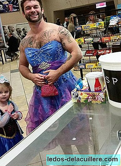His niece wanted to go from princess to see Cinderella but she was embarrassed: he also dressed as a princess!