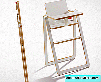 Supaflat, ultra skládací vysoká židle, která zabírá šířku jen 4,2 centimetrů