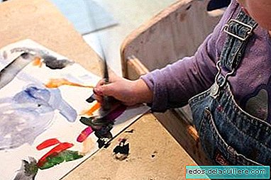 All families can be artists in the workshop of didactic painting of Gijón