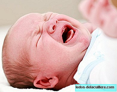 Brīdinājums: neļaujiet pediatriem vai medmāsām pazemināt dzimumlocekļa ādu mazulim, lai izārstētu viņa fimozi