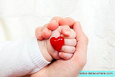 Um bebê de seis dias de idade, transplante de coração por doença cardíaca