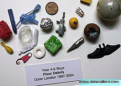 A British teacher exposes all objects that have been confiscated from students over the past 15 years