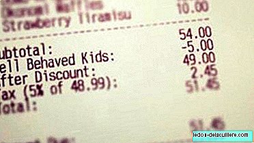 Een restaurant biedt korting op de rekening voor goed gedrag van kinderen