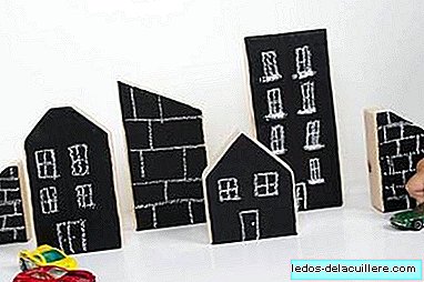 Uma boa idéia: montar uma cidade com blocos de madeira e tinta de ardósia