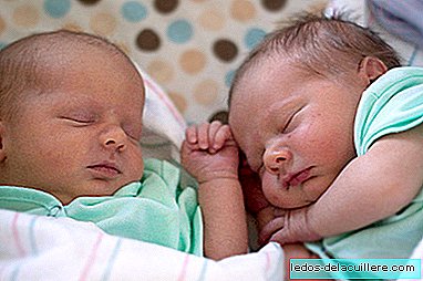 Eine Frau bringt nach 75 Tagen Geburt Zwillinge zur Welt
