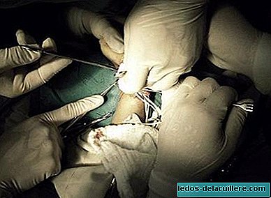 Uma operação fetal pioneira salva a vida de uma menina