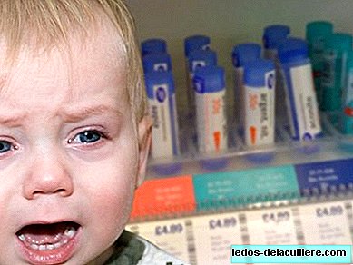 A pediatrician recommends homeopathy instead of vaccines in TVE while a child dies from being treated only with her