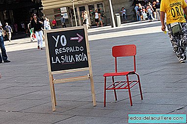 教育を受ける権利を保証する赤い椅子