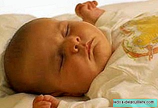 Deitado o bebê no berço sem acordar