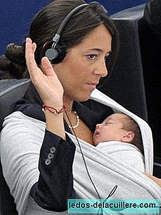 Ao Parlamento Europeu com seu bebê no reboque