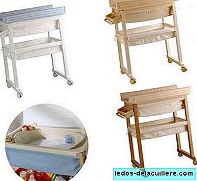 Bathing the baby in the room: changing table or bathtub
