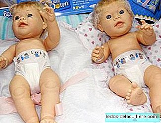 Baby Down, eine Puppe mit Merkmalen des Down-Syndroms
