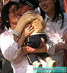 Bébés chinois avec leurs culs en l'air
