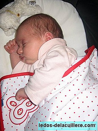 Baby's die oprispen: slaap beter aan uw zijde