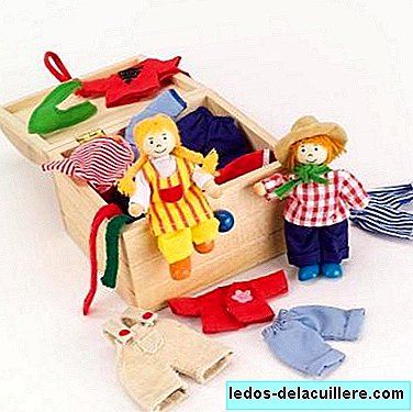 Birte and Ben: wooden dolls with clothes