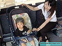 Xe đẩy trẻ em trên xe buýt