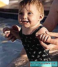 Enjoy with the baby in the pool